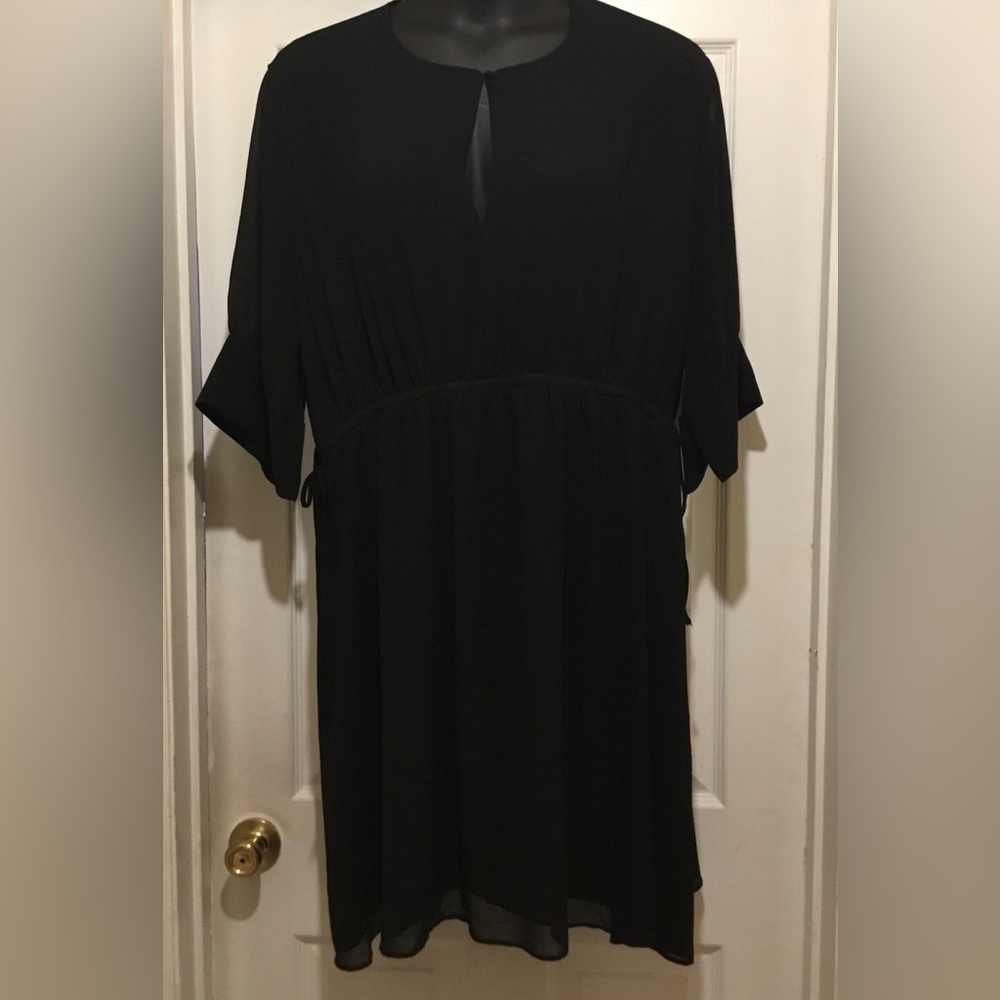 H&M Black Short Sleeve Keyhole Dress
